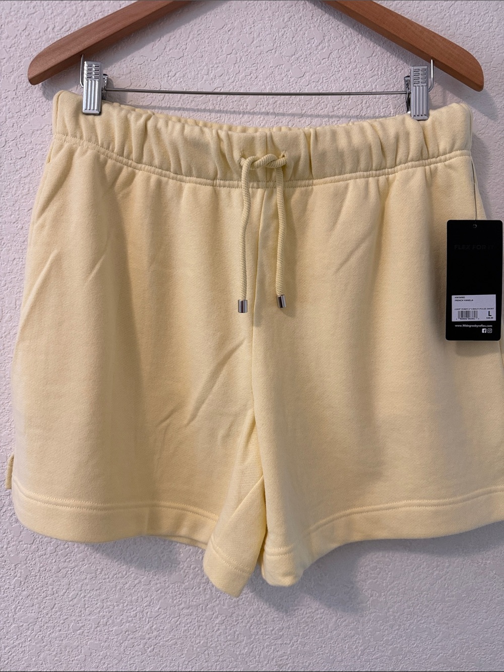 NWT 90 Degree by Reflex Loop Terry 6” Urban Pulse Short, Large, pale yellow*